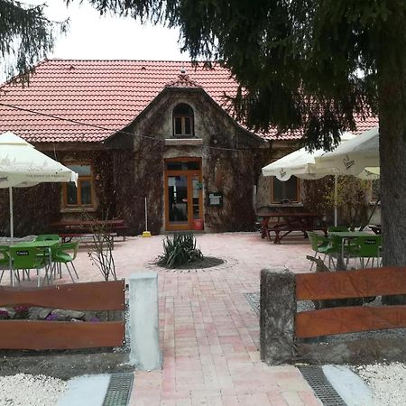 Vadszolo Szallo Es Etterem Bakonybél 외부 사진